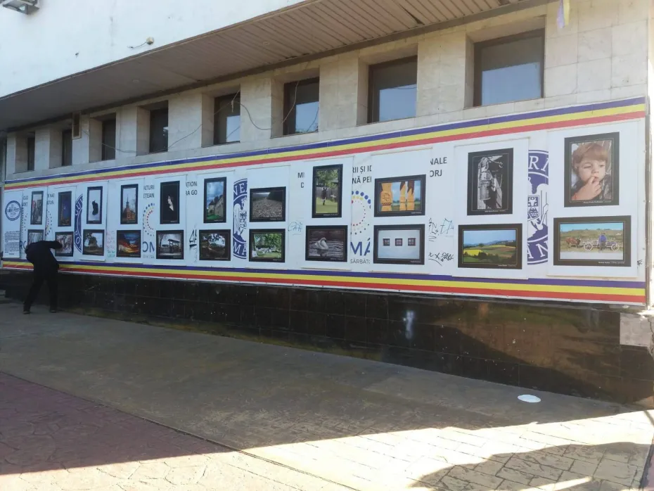 Foto Fotografii ale craiovenilor Remus Badea și Marinel Tira, expuse la Festivalului Artelor Vizuale “GORJFEST”