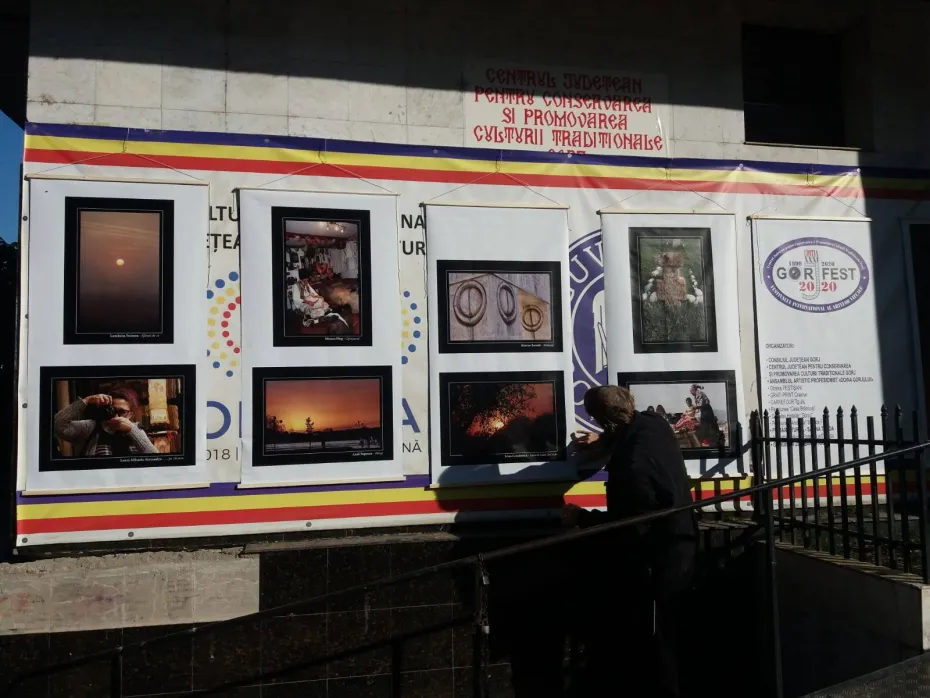 Foto Fotografii ale craiovenilor Remus Badea și Marinel Tira, expuse la Festivalului Artelor Vizuale “GORJFEST”