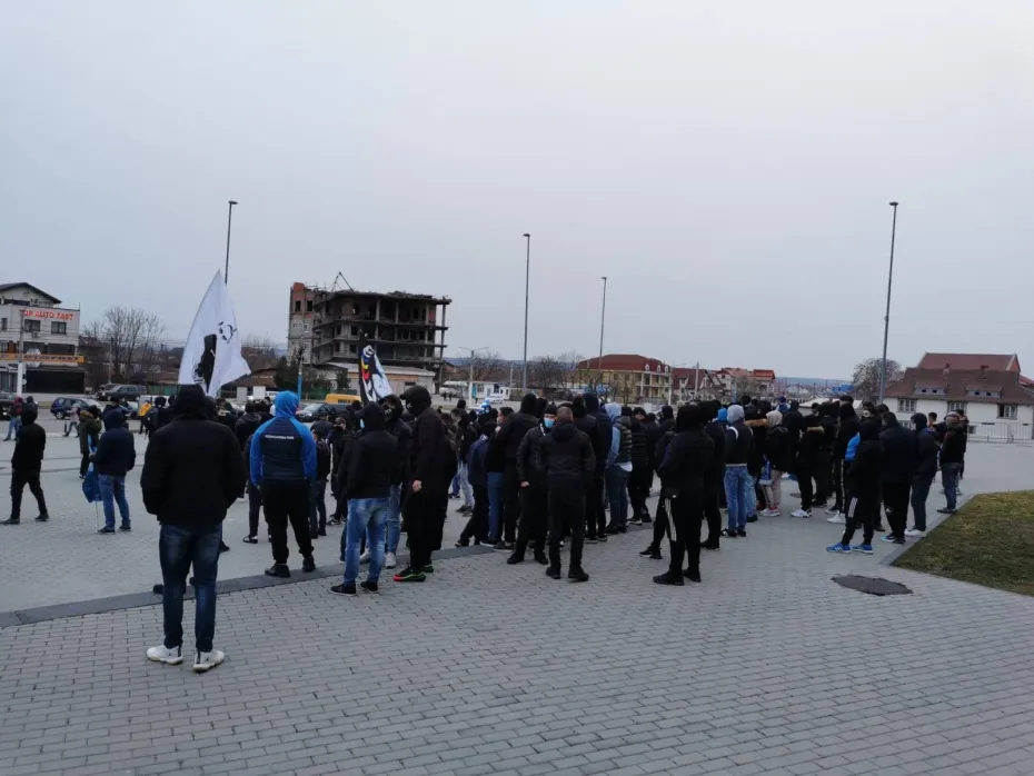 Foto Dragostea pentru FCU este incredibilă. Pandemia nu îi ține în case pe ultrașii din PS.97!