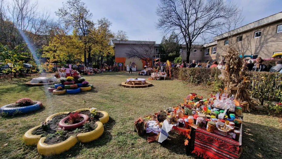 Foto Sărbătoarea toamnei la Grădinița „Floare Albastră” Craiova  
