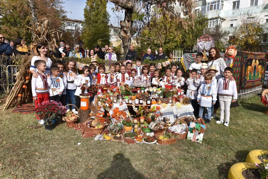 Foto Sărbătoarea toamnei la Grădinița „Floare Albastră” Craiova  