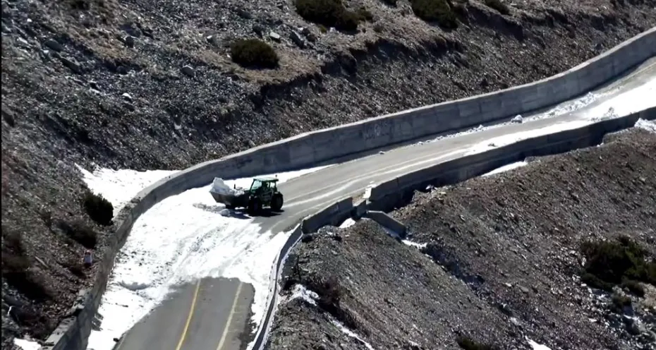 Foto GORJ: Au început lucrările de deszăpezire pe Transalpina