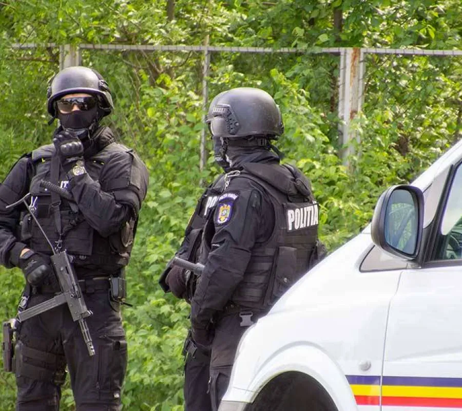Foto Deținut evadat, împușcat mortal de polițiști