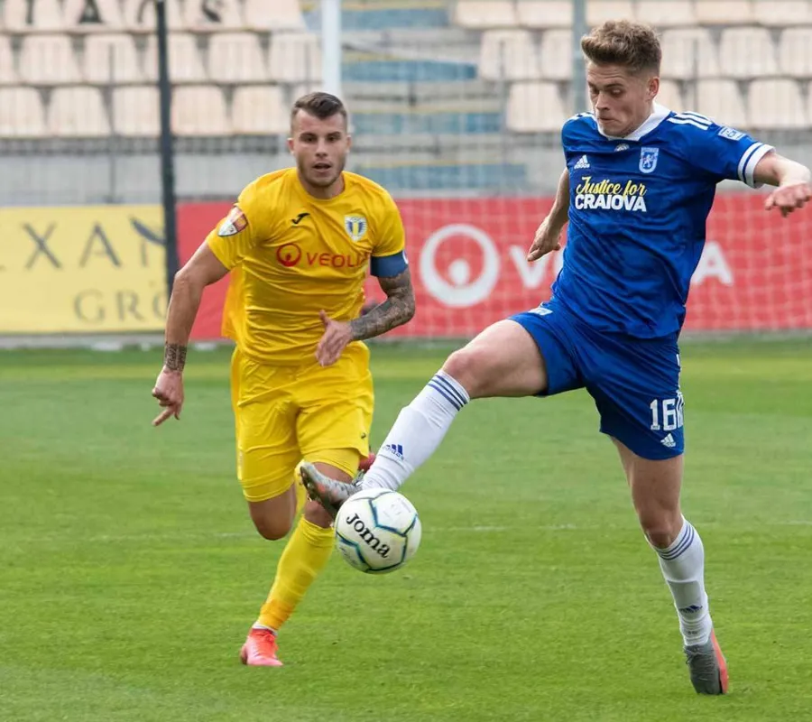 Foto Foștii jucători ai lui FCU s-au transferat în străinătate. Cu cine au semnat Vlad Pop și Andrei Dragu