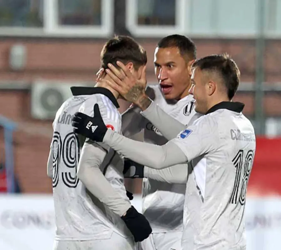 Foto Presa din Ucraina a făcut anunțul: „Dinamo plănuiește să îi vândă pe Vladislav Blănuță și Eduardo Guerrero“