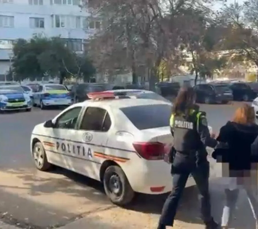 Foto Tânără din Craiova, reținută după ce ar fi păcălit un bărbat la vânzarea unui telefon mobil