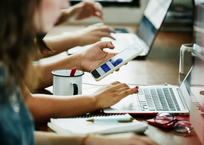 Foot Prime de peste 1.000 de lei lunar pentru tinerii care se angajează pentru prima dată