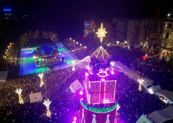 Foot S-au aprins luminile la Târgul de Crăciun 2025