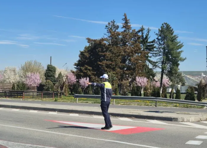Foto Poliția Rutieră și RAR,  în teren pe DN 6 pentru prevenirea accidentelor