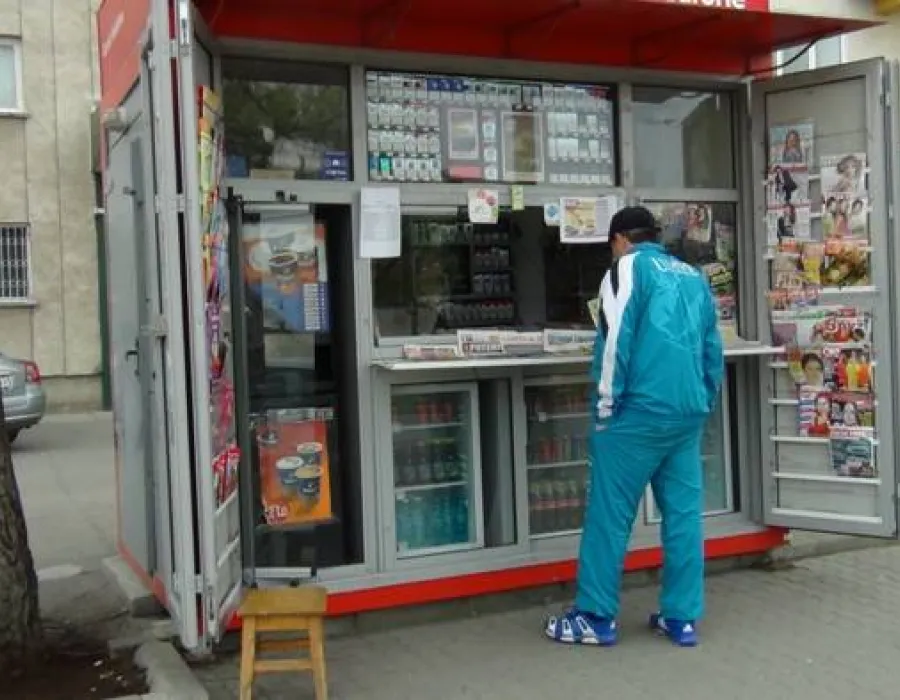 Foto Chioşcariada continuă cu tonetele de ziare