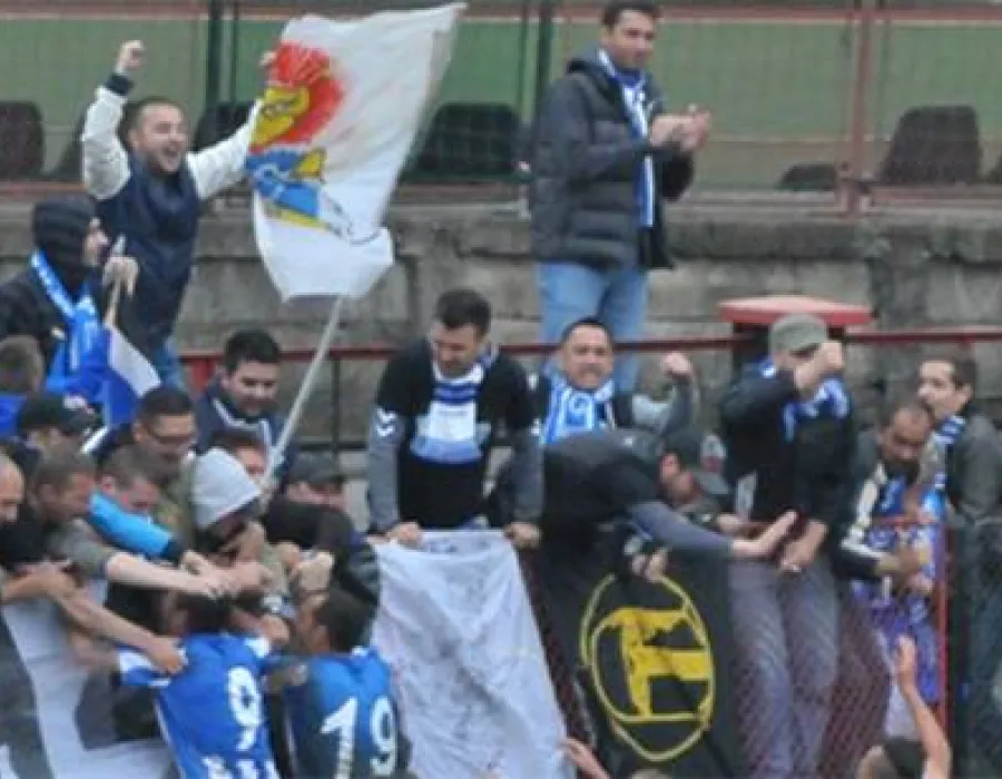 Foto Cei 20 de sustinatori ai CSU Craiova - AGRESATI IN MOD BRUTAL