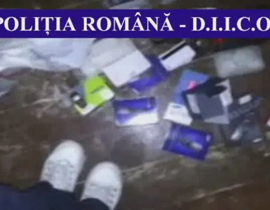 Foto VIDEO / Grupare specializată în skimming, destructurată