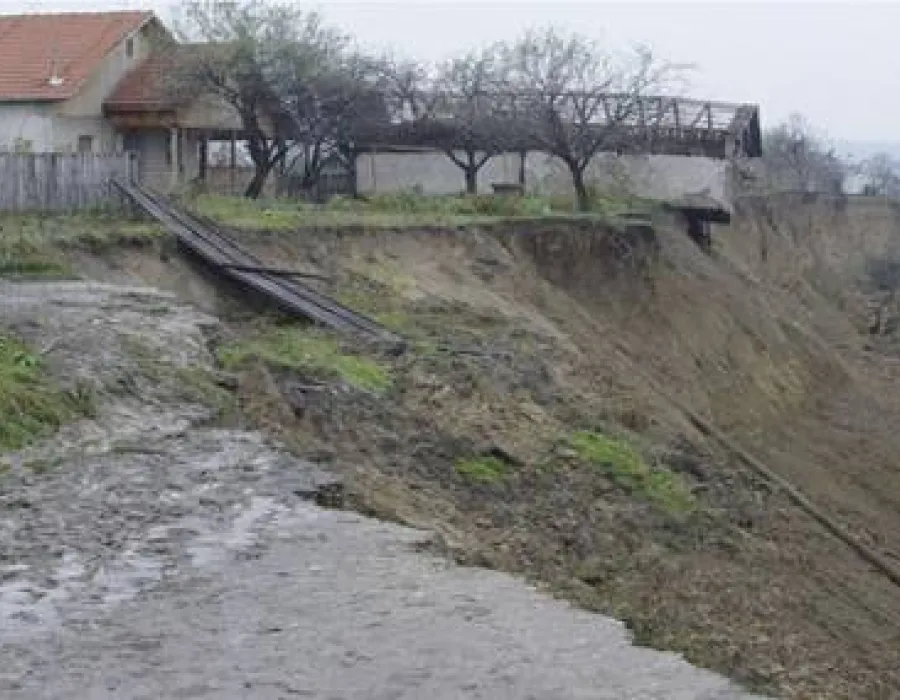 Foto Pericol(!) în Berbeşti