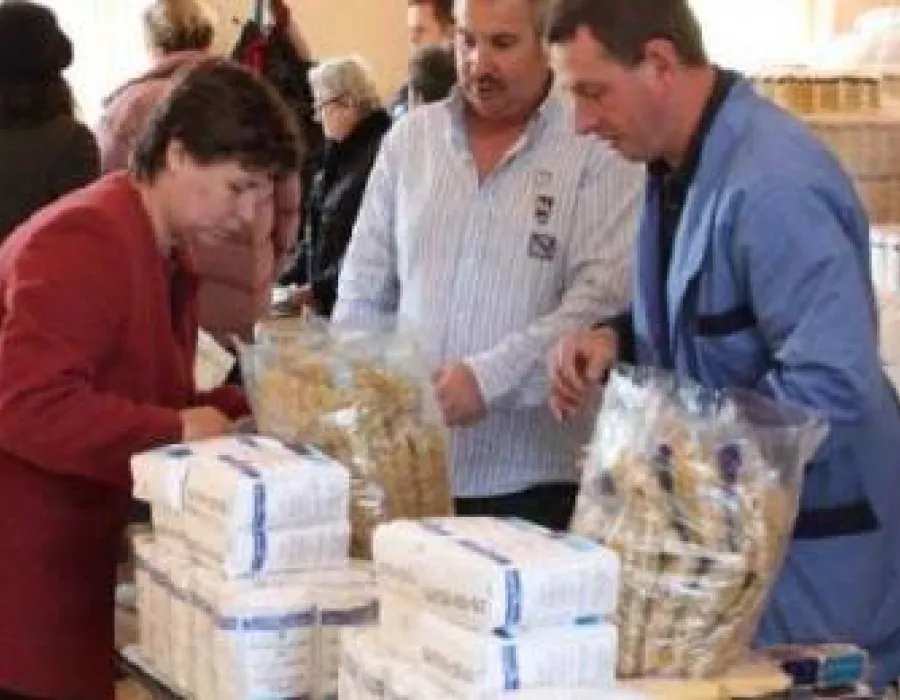 Foto Primăria Craiova anunţă că împarte alimente