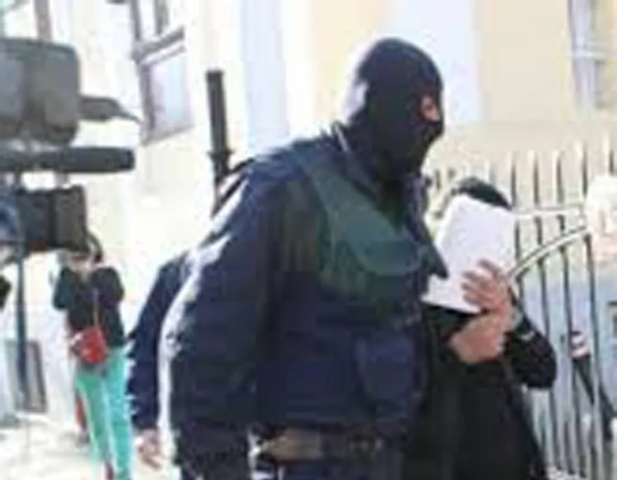 Foto Carderi arestaţi. Au fost prinşi cu aparatura de skimming asupra lor