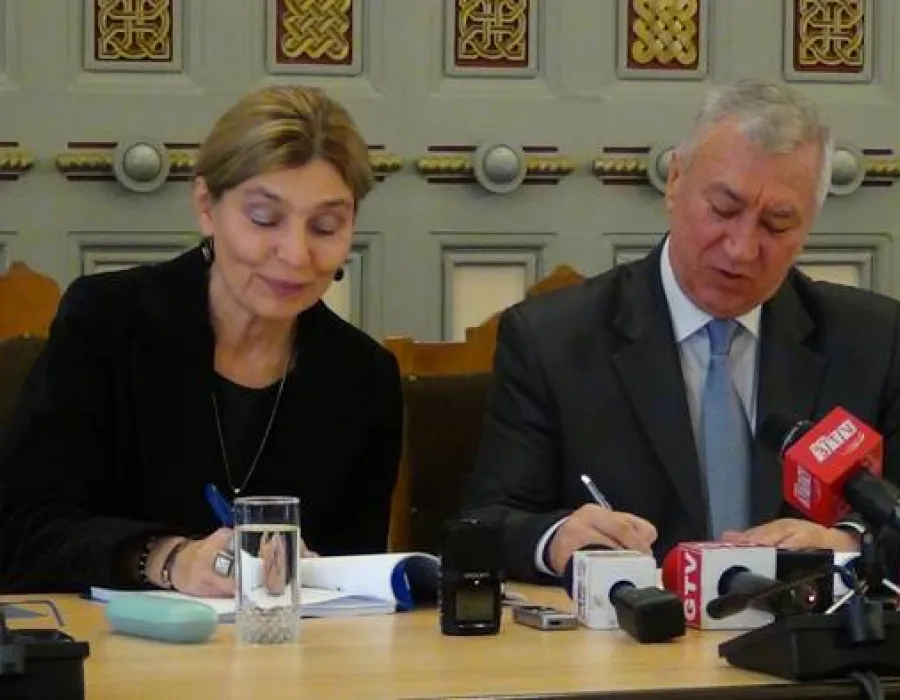 Foto Contractul pentru Masterplanul de Deşeuri a fost semnat