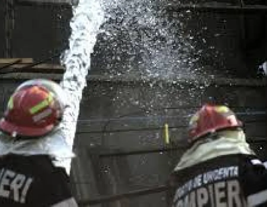 Foto Incendiu la o clădire dezafectată din Slatina