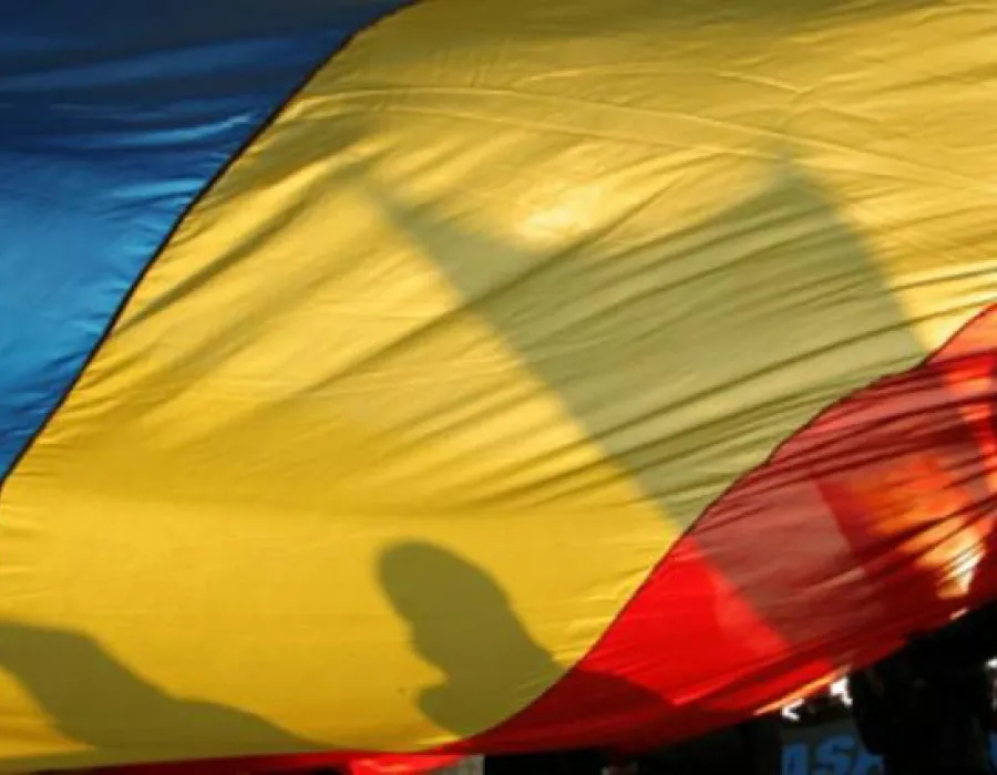 Foto LA MULŢI ANI ROMÂNIA, LA MULŢI ANI ROMÂNI!