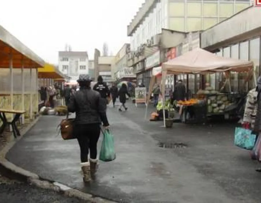Foto Pieţele Craiovei, între «urâţenie» şi modernizãri