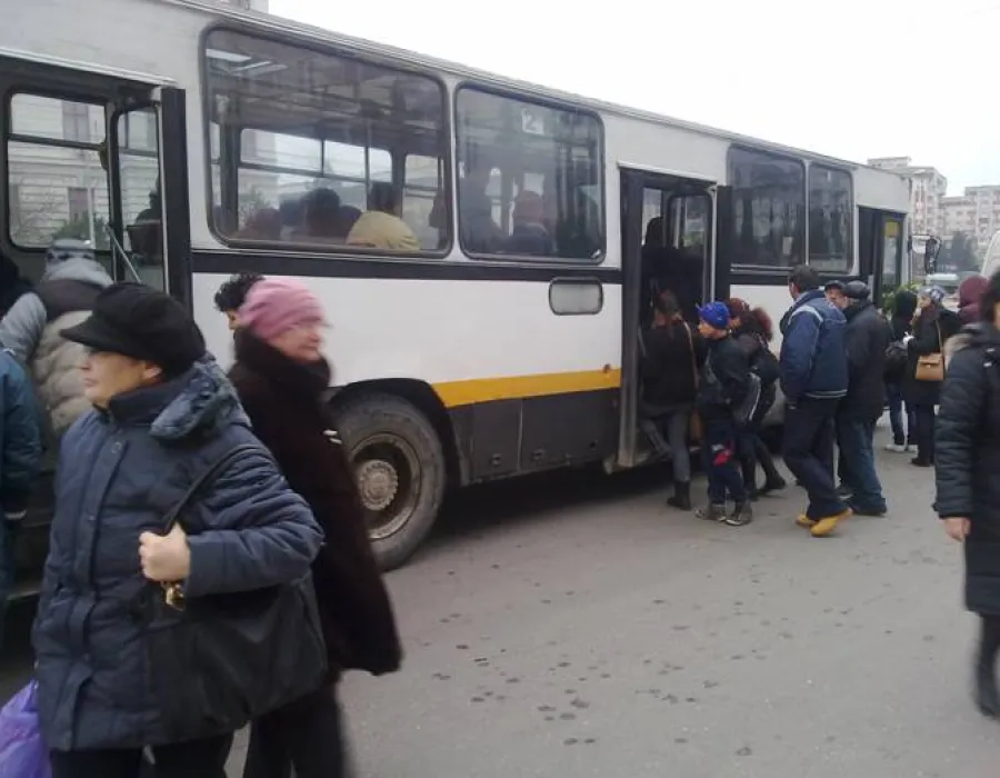 Foto Autobuzele vechi de peste două decenii vor mai circula pe străzile Băniei