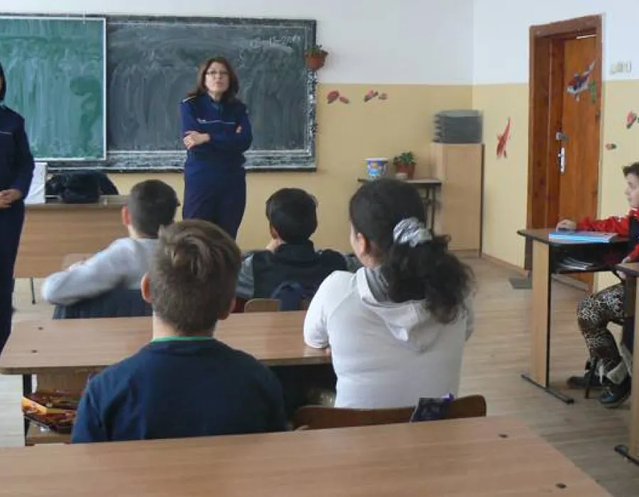 Foto «Copilărie fără delincvenţă»