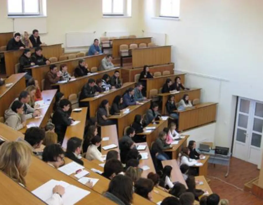 Foto Bănia va avea liceu internaţional cu predare în limba franceză
