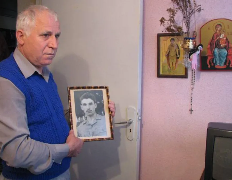 Foto Să nu-i uităm pe cei trei martiri ai Revoluţiei din 1989, din Mehedinţi!