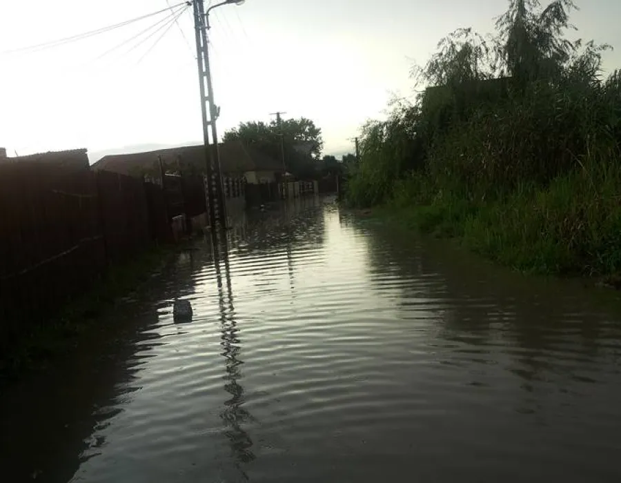 Foto Strada Homer, inundată de o săptămână