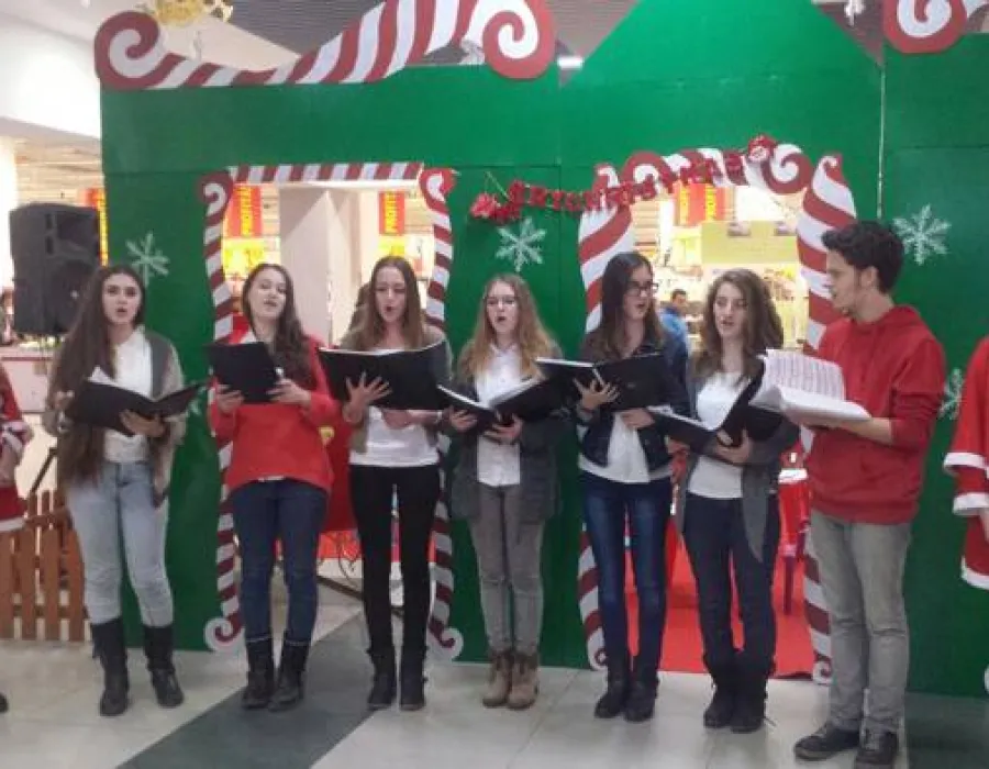 Foto Pe Tărâm de Poveste, la AUCHAN Craioviţa, în Regatul lui Mos Crăciun