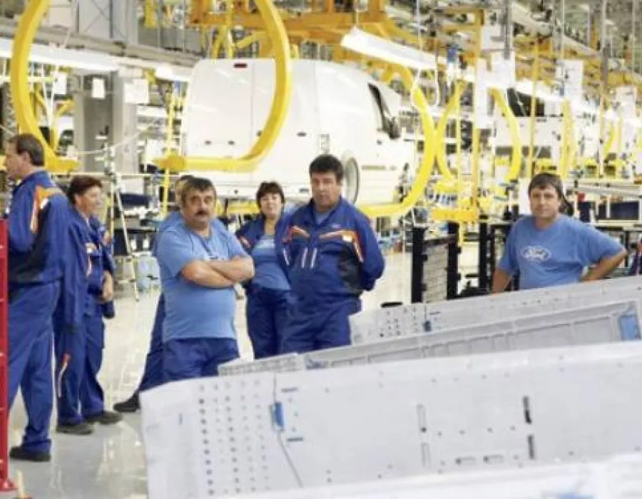 Foto 500 de angajaţi de la Ford Craiova renunţă la job-uri