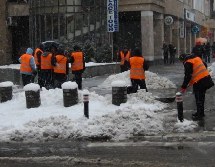 Foto Iarna şi-a intrat în drepturi, iar autorităţile în alertă
