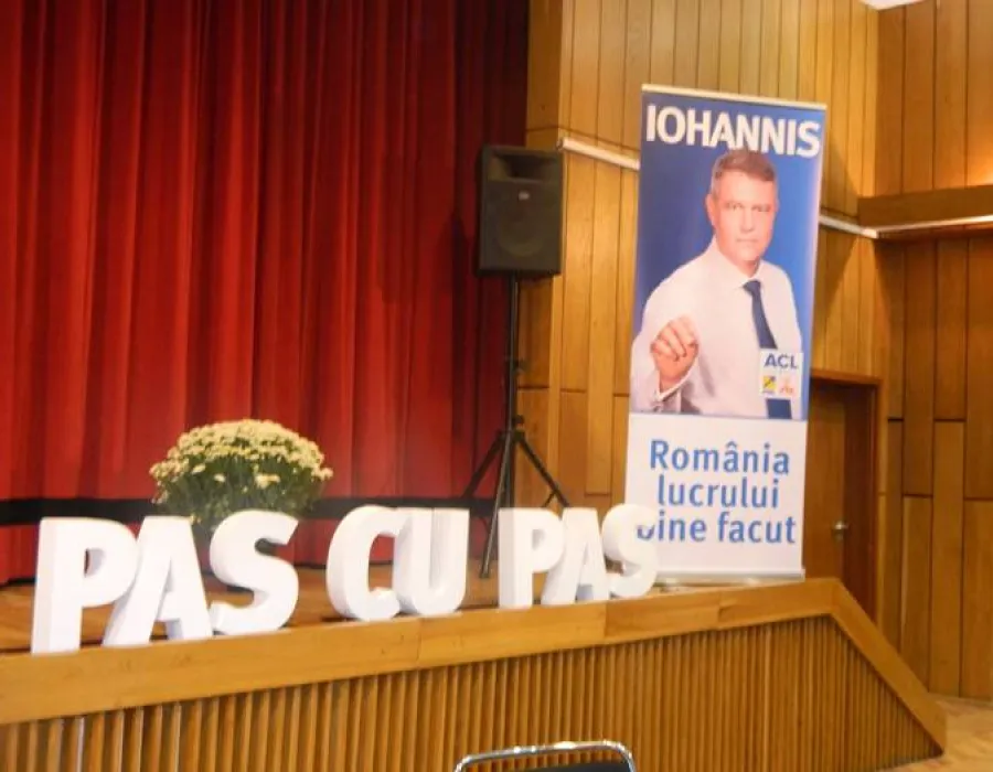 Foto Cartea «Pas cu pas» a preşedintelui Iohannis, propusă pentru «Premiul Eminescu»