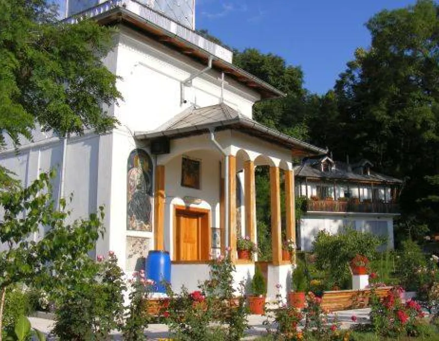 Foto Mănăstirea Strehareţ necesită consolidări