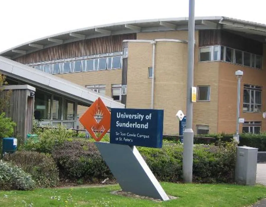 Foto Elevi din Craiova şi Târgu-Jiu premiaţi de Universitatea Sunderland din Marea Britanie
