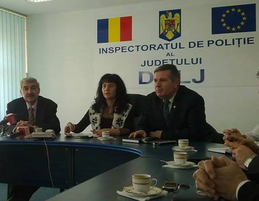 Foto Internetul, piaţă pentru droguri