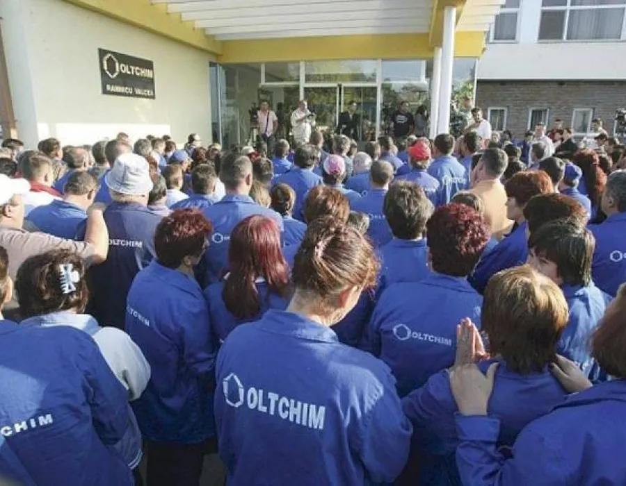 Foto Disponibilizaţii Oltchim, încă, aşteaptă salariile compensatorii