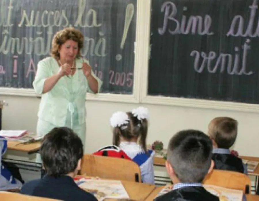 Foto Pensionarii din învăţământul gorjean vor avea continuitate la catedră