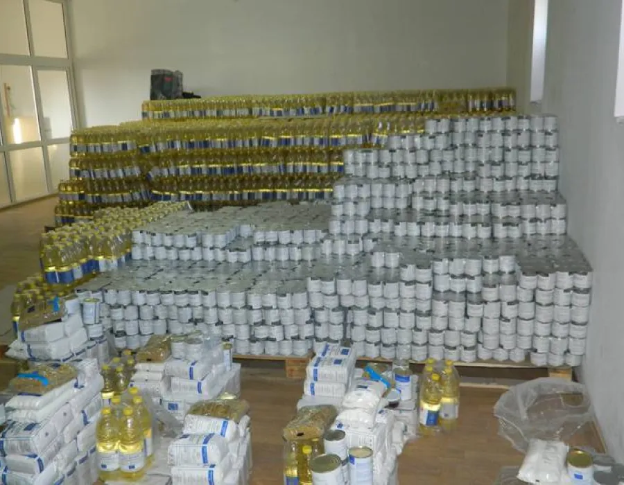 Foto Peste 21.000 de pachete cu alimente de la UE, nedistribuite
