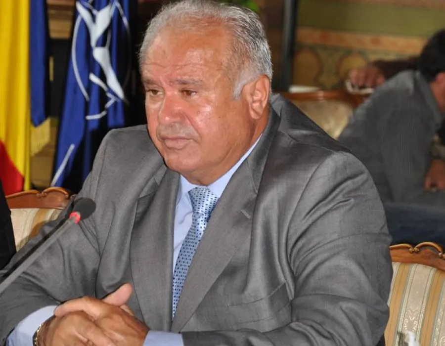 Foto Calinoiu sare la gâtul lui Pârvulescu şi Mitrescu