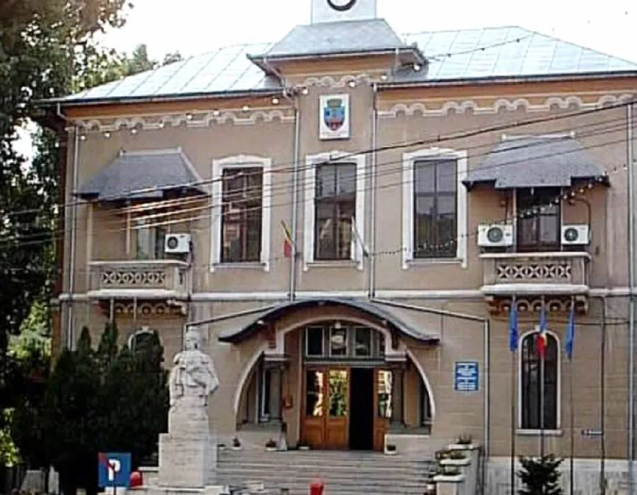 Foto Slătinenii, chemaţi la dezbatere pe buget