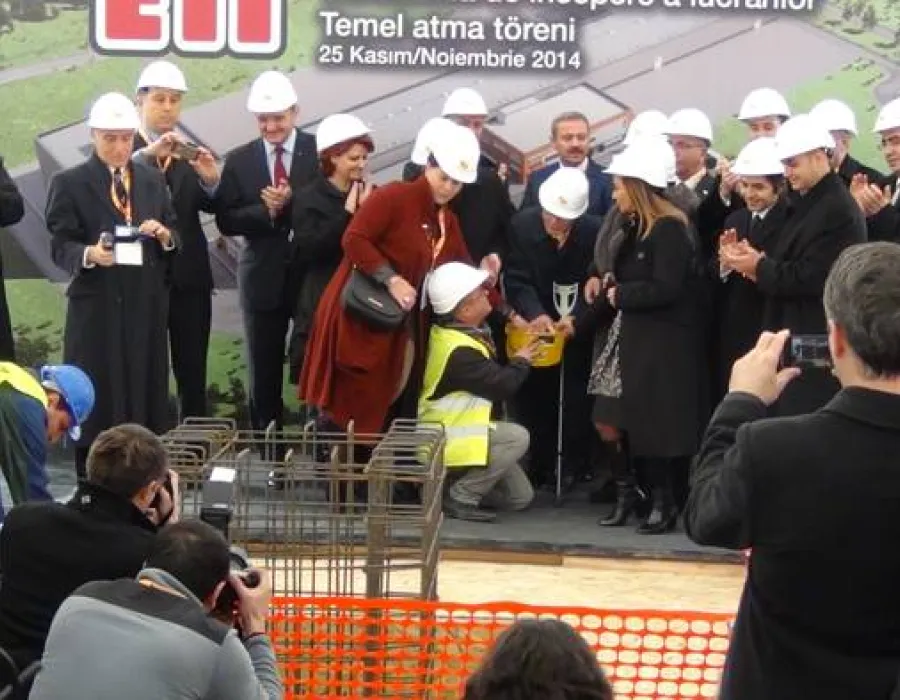 Foto Încep angajările la fabrica ETI