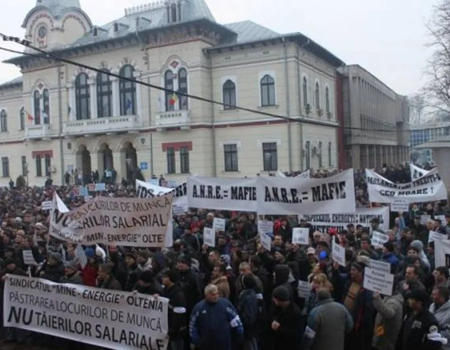 Foto Nou protest de amploare în Piaţa Prefecturii din Târgu Jiu