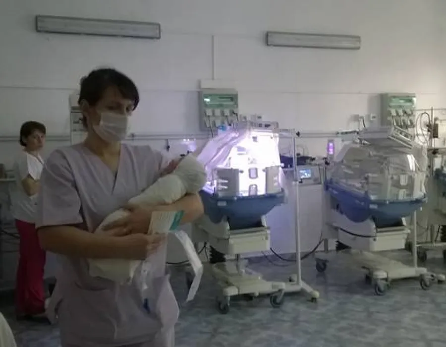 Foto Bebeluşii de la Maternitatea Filantropia vor fi îngrijiţi cu aparatură nouă