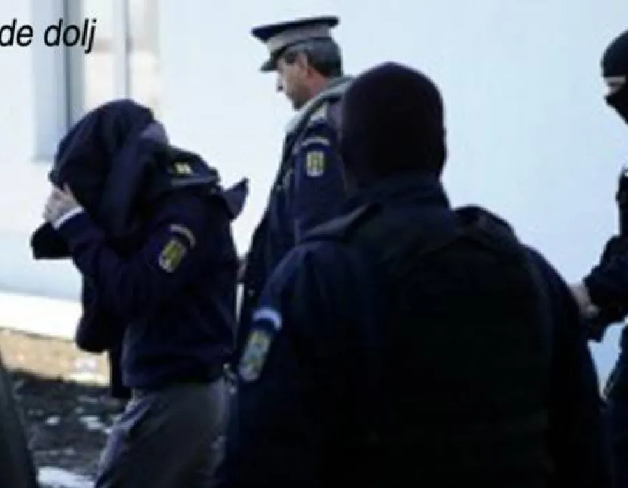 Foto Poliţistul prins cu şpaga în gură, condamnat definitiv