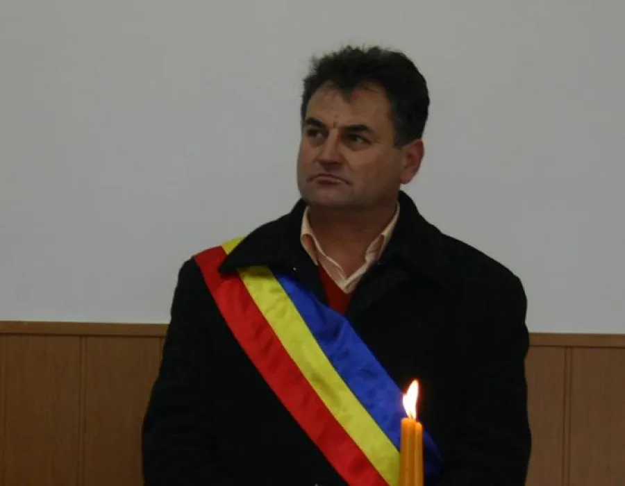 Foto Alegeri anticipate la Malovăţ, primarul Băzăvan la închisoare