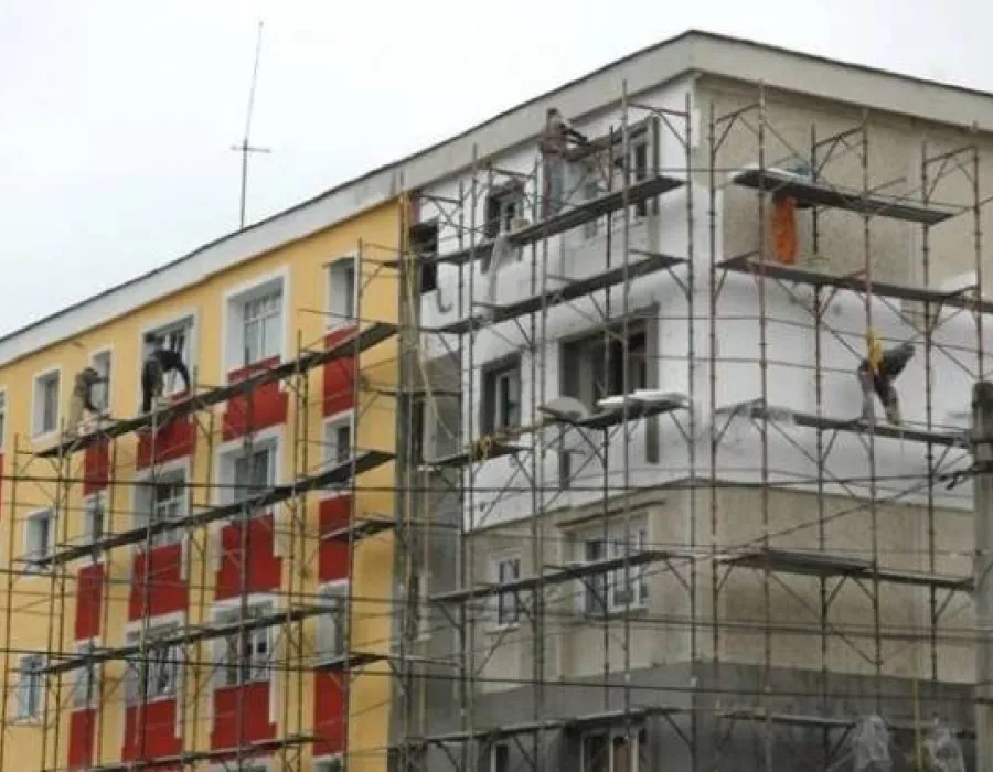 Foto Bani nerambursabili pentru anveloparea blocurilor