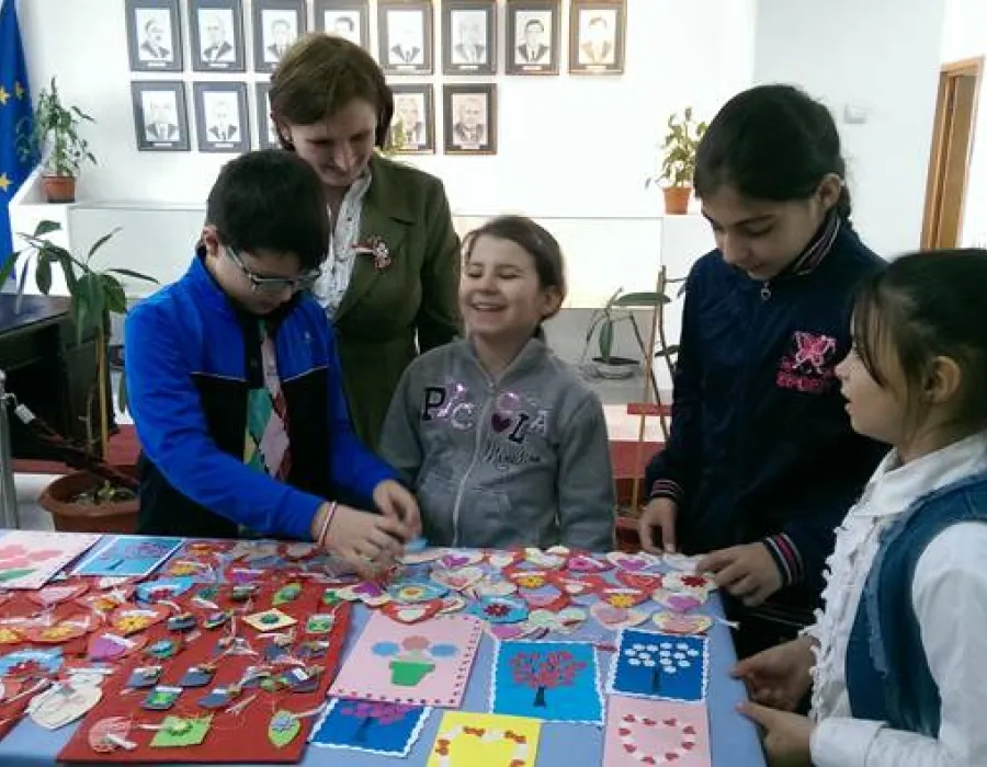 Foto Un martisor – un zambet de copil
