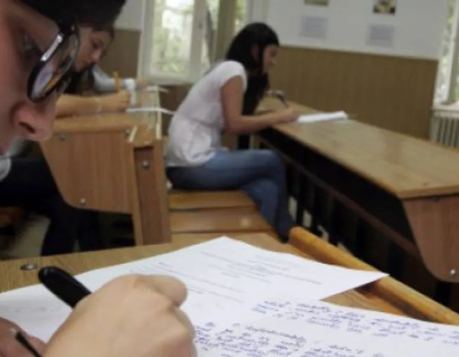 Foto Doar două medii generale de zece la simularea Evaluării Naţionale