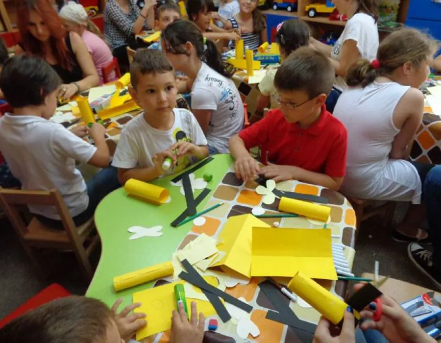 Foto „Bate primăvara-n geam”, la Ludotecă