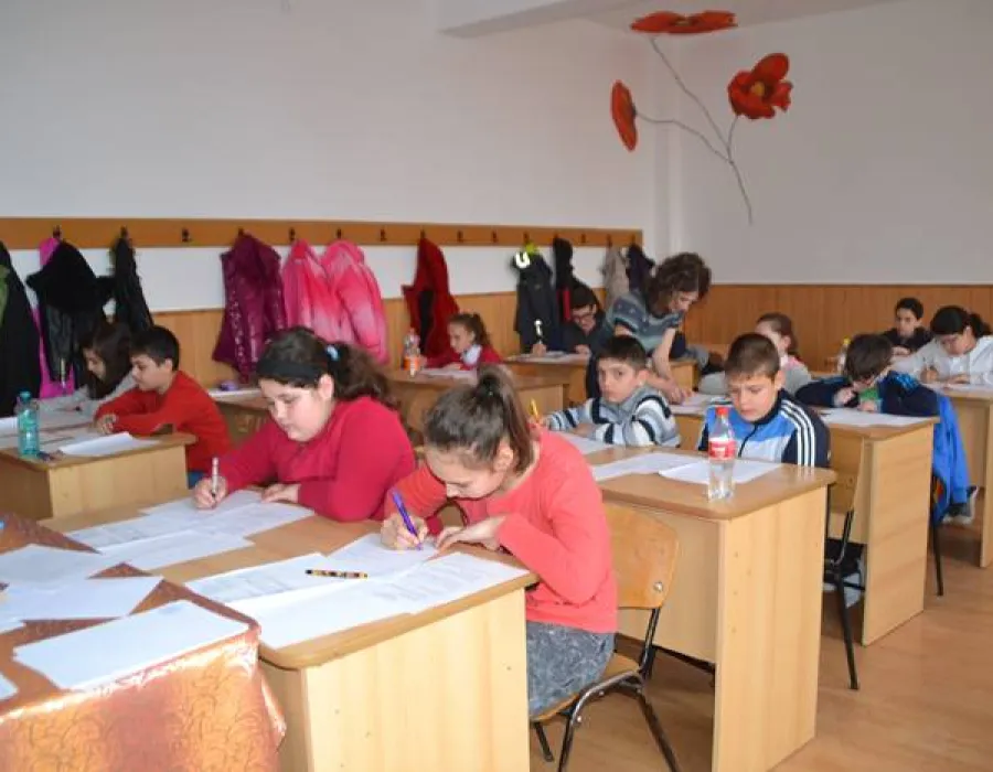 Foto Participare numeroasă a elevilor mehedinţeni la Olimpiada de Religie